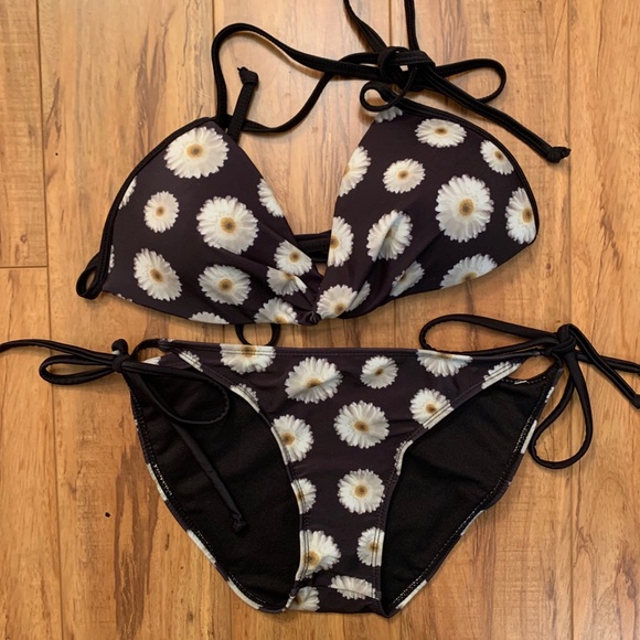 NWT - Daisy String Bikini - Picture 2 of 4